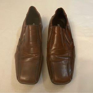 Apt 9 Mens Size 9.5 slip on loafers